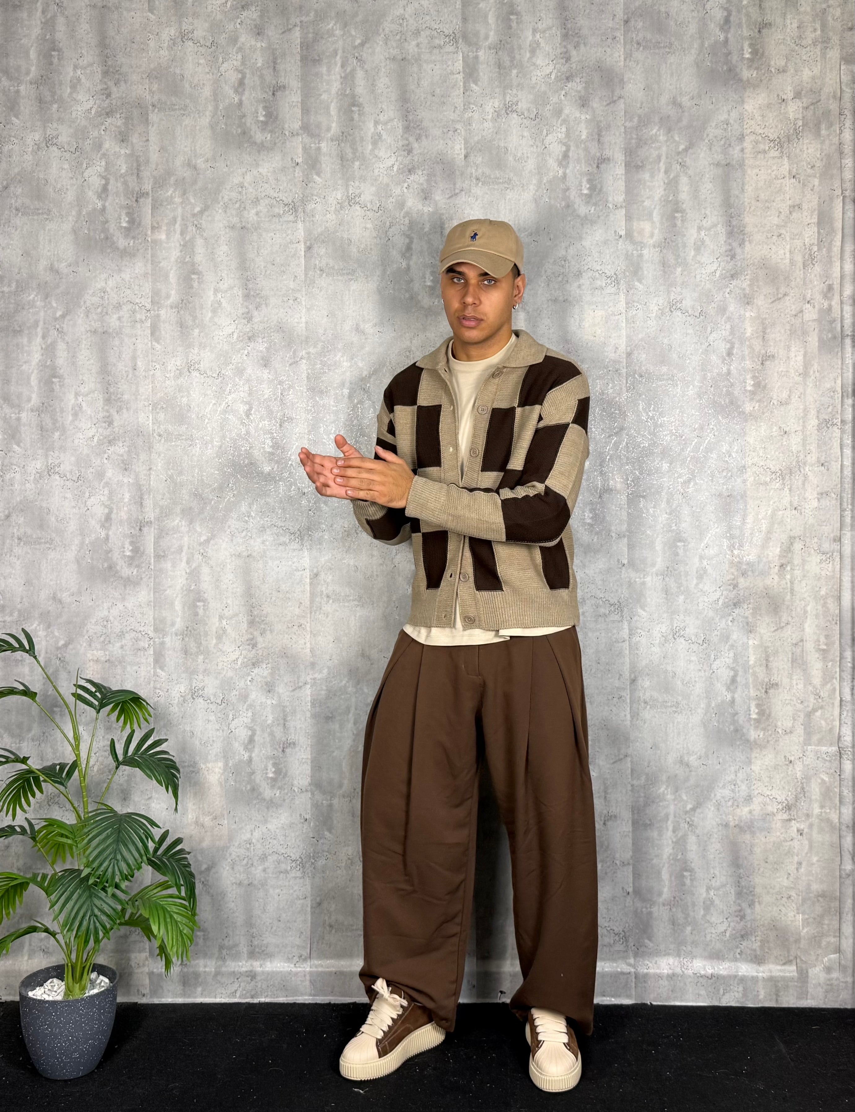 Cardigan Square Brown